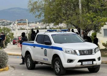 Tentoi arratisjen, por u përplasën fizikisht, oficerja greke plagos me armë 30-vjeçarin shqiptar në Athinë