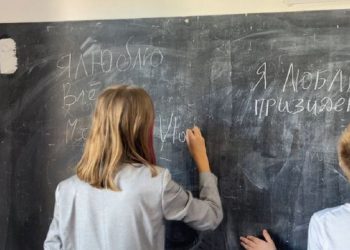 Emigrantë në Vlorë, nxënësit nga Moldavia dhe Bjellorusia mësojnë në Shqipëri