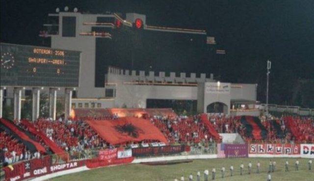 Si sot 18 vite më parë fitorja historike, Shqipëria gjunjëzoi Greqinë kampione të Europës