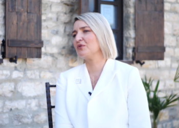 Humbja e bashkëshortit, rrëfimi i rrallë i Elva Margariti