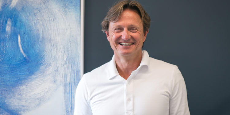 I hapën dyert për ta strehuar, milioneri britanik ndahet nga gruaja për refugjaten ukrainase