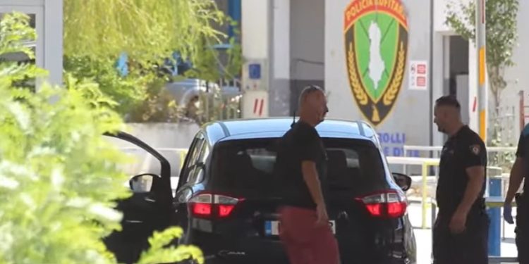 Para të padeklaruara në kufi, bllokohen në Kakavijë mbi 20 mijë euro (VIDEO)