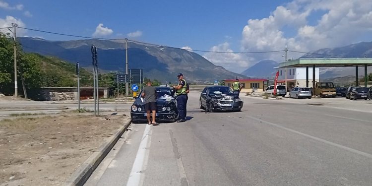 Gjirokastër, aksident te Ura e Kardhiqit (VIDEO)