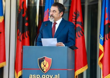 Mesazhi i Çuçit për drejtorin e ri të Policisë së Shtetit: Flamuri kuqezi është i vetmi për të cilin ne përulemi