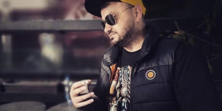 Këngëtari shqiptar shpërthen ndaj kolegëve: I trajtojnë fermat si k*rva dhe pastaj protestojnë