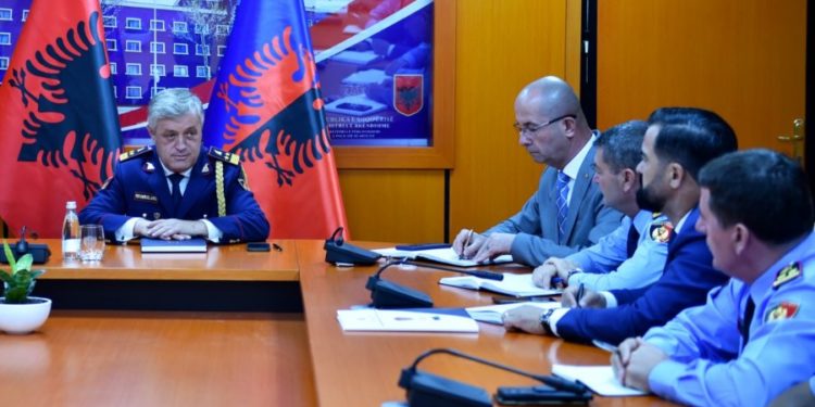“Mos komandoni nga zyrat, por dilni në terren”, porosia e kreut të ri të Policisë së Shtetit për drejtorët e qarqeve