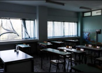 Ngjarje e frikshme në Greqi, gruaja shqiptare terrorizon nxënësit në shkollë: Do t’ju ha, do t’ju rrah…