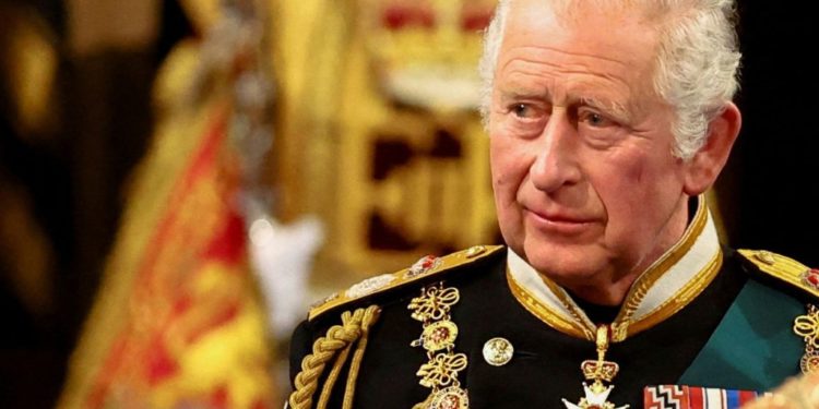 Pse Mbreti Charles mori titullin “i tretë” dhe historia tragjike e 2 të parëve