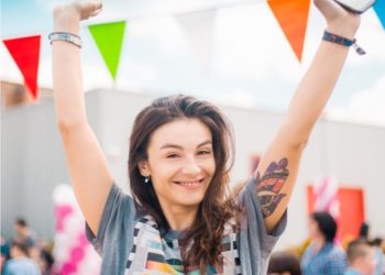 Pse shqiptarët po lindin më pak? Aktivistja: Fajin e kanë meshkujt që s’po ngelemi shtatzëna