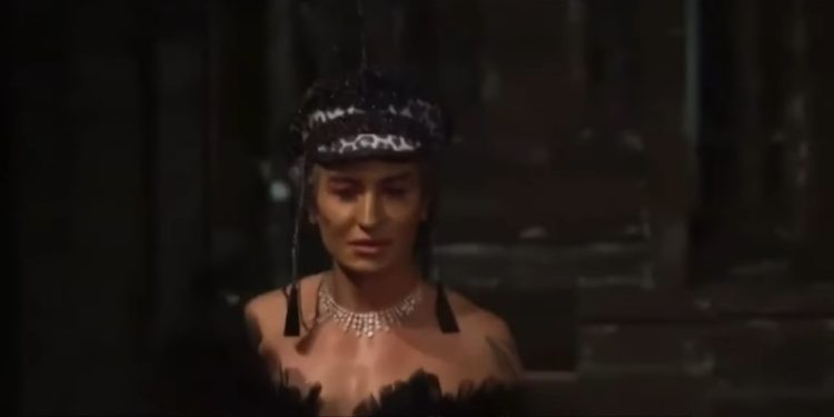 Biznesmeni gay nga Tepelena sfilon në pasarelat e New York (VIDEO)