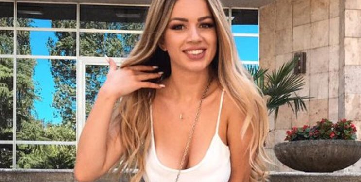 Flet prezantuesja shqiptare: Si tentuan të më “kapin me zor” te liqeni