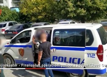 Kanabis dhe 6 klandestinë në makinë, arrestohet një pakistanez në Gjirokastër (VIDEO)