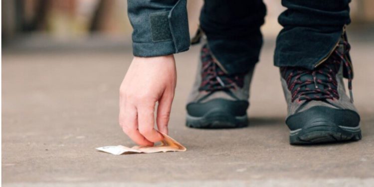 Keni gjetur para në rrugë? Ja çfarë do të thotë