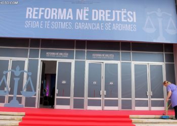 Publikohet sondazhi/ Gjyqësori në Shqipëri vazhdon të kryesojë listën e korrupsionit