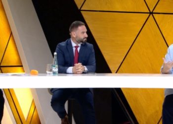 Deputeti i PD: Plazhet bosh me turistë të varfër, nëse vjet hanin peshk, këtë vit mjaftoheshin me një picë