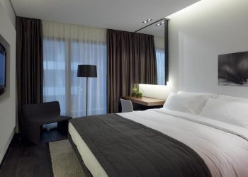 Në hotel në Halkidiki klientët filmoheshin në momente intime, pronari: I regjistroja për përdorim personal