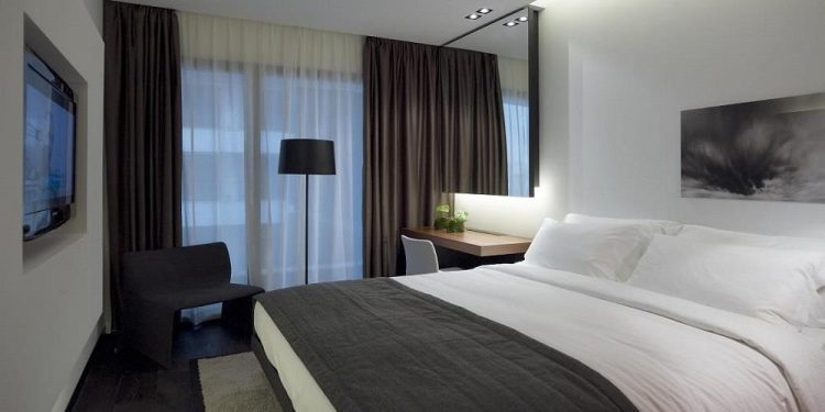 Në hotel në Halkidiki klientët filmoheshin në momente intime, pronari: I regjistroja për përdorim personal