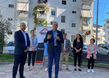 Përfundon regjistrimi fillestar i pronave në Gjirokastër, Artan Lame jep certifikatat e pronësisë (VIDEO)