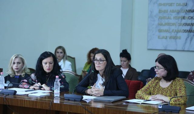 Qeveria del e fituara kryesore nga inflacioni më i lartë në dy dekada