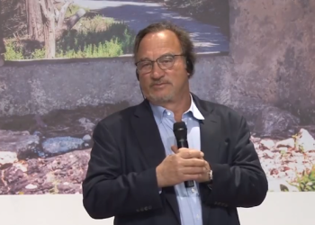 Jim Belushi: Më kontaktoi Rama për legalizimin e kanabisit, Lazarati ka tokën dhe ujin e përshtatshëm