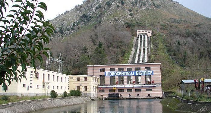 Hodhi inerte pranë hidrocentralit të Bistricës, nën hetim 51-vjeçari