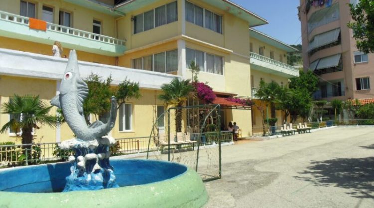 Skandal në Sarandë/ Drejtoresha e shtëpisë së fëmijës dhe psikologia nën akuzë për dhunë, zbardhet dëshmia e rëndë (VIDEO)