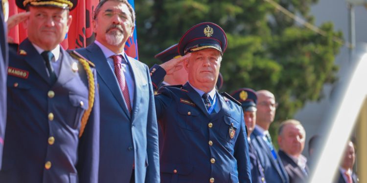 Diplomohen 246 punonjës të rinj të Policisë së Shtetit, Çuçi: Mos u joshni nga korrupsioni, mos u thyeni nga krimi dhe sulmet politike