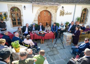 PD-PS bëhen bashkë në Gjirokastër…sa për një libër (FOTO)