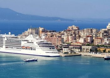 Debati për turizmin në Kuvend, Kumbaro: 250 mijë vizitorë kanë hyrë në portin e Sarandës nga janari në gusht