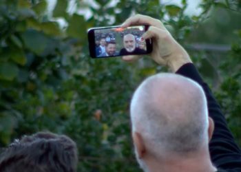 Rama video-selfie nga Dropulli për Kryeministrin e Greqisë: Ti thjesht hajde, punën duhet ta bëj të gjithë unë (VIDEO)