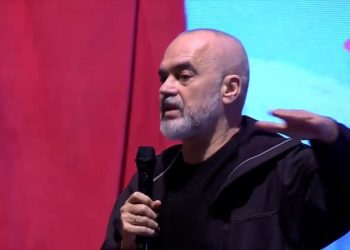 Rama në Gjirokastër: Më dridhet zemra kur flas për pensionistët, më mirë ta qep gojën. Por bonusin do ta marrin në fund të vitit (VIDEO)