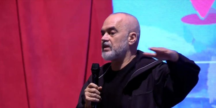 Rama në Gjirokastër: Më dridhet zemra kur flas për pensionistët, më mirë ta qep gojën. Por bonusin do ta marrin në fund të vitit (VIDEO)