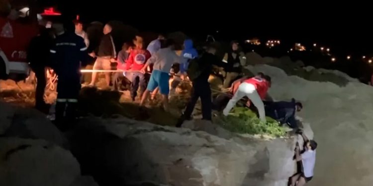 Tragjedi në ishullin grek, mbytet anija me emigrantë, të paktën 16 jetë të humbura (VIDEO)