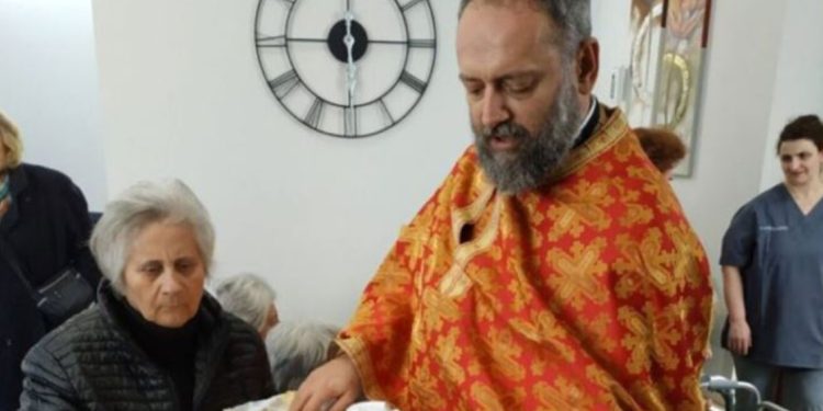 Vdekja misterioze e priftit në Greqi, pistat ku po heton policia