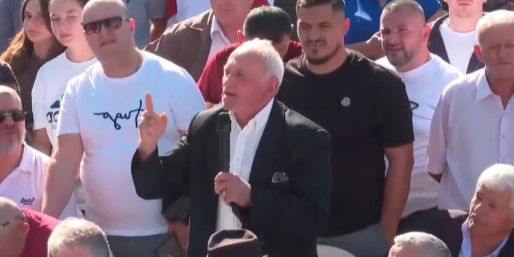 I moshuari në takimin me Berishën: Lazarati kishte mundësi të bënte gjakderdhje, policët do t’i hanin korbat, por nuk e bëmë se ishin djemtë tanë. Edi Rama ha e pi me Millosheviçin