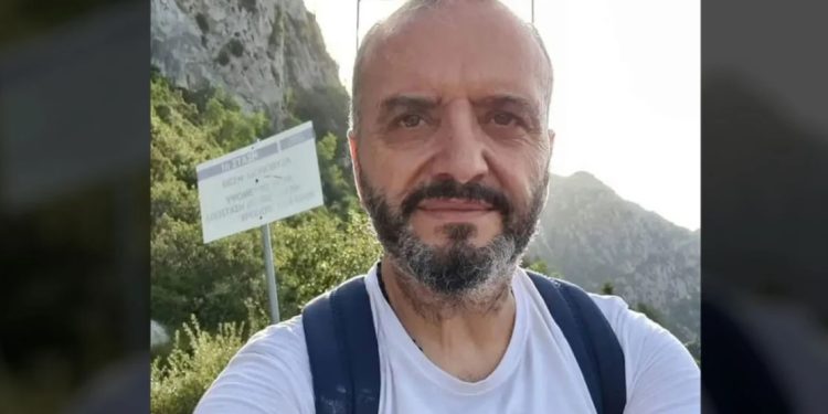 Zbardhen SMS-të e historisë shokuese në Greqi, 53-vjeçari abuzoi vetë pastaj filloi t’ia “shiste” të miturën burrave të tjerë