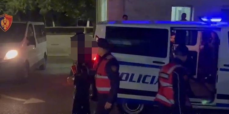 20-vjeçari arrestohet në rrugën Gjirokastër-Tepelenë, ja çfarë i gjen policia në makinë