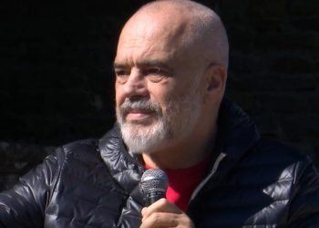 Rama në Përmet, paralajmëron vendosjen e fashës për energjinë në nëntor: Jemi në një kohë kur e shohim diellin me inat