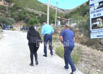 Kthehet nga Greqia, Petrit Lulo zbulon se komshiu i ka zaptuar pronën (VIDEO)