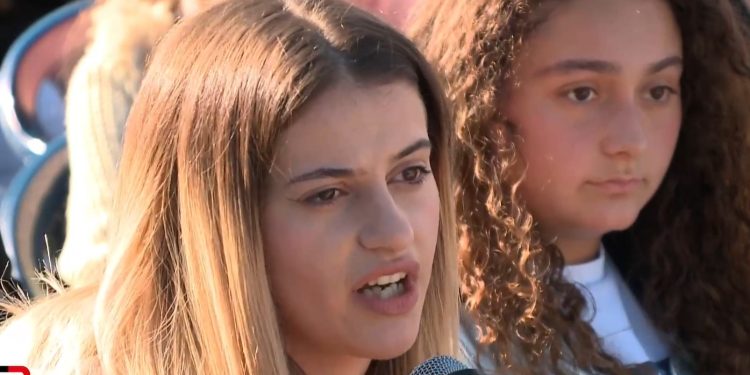 Studentja në Gjirokastër pyet Ramën: Ku të punoj unë në ëmbëltore, na kërkojnë eksperiencë kudo. Të rinjtë po ikin nga Shqipëria