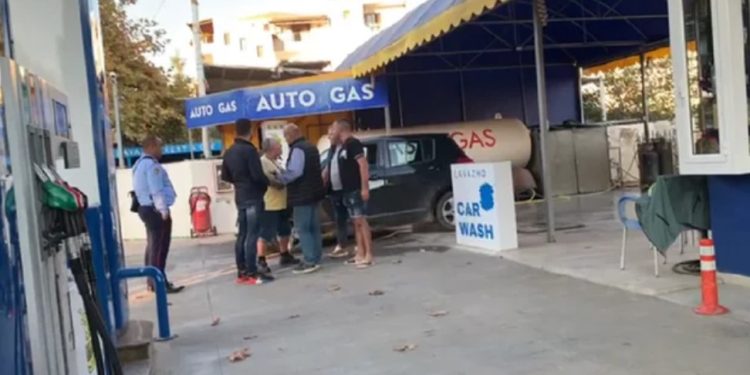 Sherri me shkopa bejsbolli në Ksamil, ndalohen 6 persona