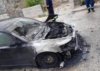 Sarandë, digjet makina e burrit të ish gjyqtares