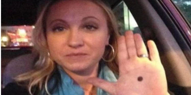 Nëse shihni dikë me këtë shenjë në dorë, ka nevojë urgjente për ndihmë