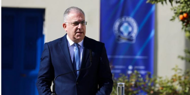 Ministri i Brendshëm grek i telefonon Çuçit: Kapni përdhunuesin shqiptar që fshihet në Vlorë