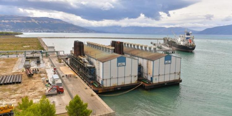 Termocentralet lundruese hedhin spirancat në Gjirin e Vlorës, DW: A do të jetë dëmi mjedisor i pakthyeshëm?