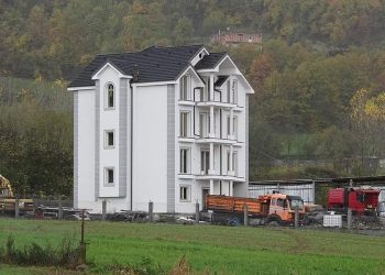 Ky është fshati shqiptar i ndërtuar plotësisht me para që vijnë nga emigrantët në Britani (FOTO)