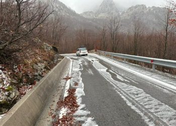 Bie dëbora e parë në Shqipëri, ja në cilën zonë të Shqipërisë