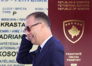 Adi Krasta merr nënshtetësinë kosovare: Shqipërinë po e udhëheqin faqezinjtë