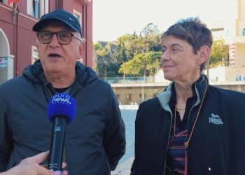 Shqiptarët po largohen, këtu vijnë pensionistë nga Italia: Marr 3600 euro në muaj, këtu është një vend i qetë për të jetuar këtu (VIDEO)