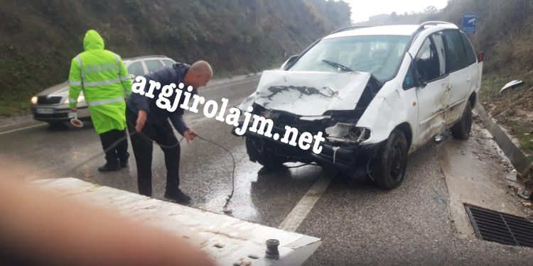 Aksident në Tepelenë, dy të plagosur